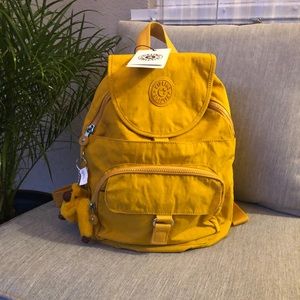 🆕Yellow Kipling BackPack w/ Monkey Keychain